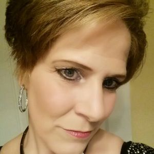 Meet your Posher, Debra